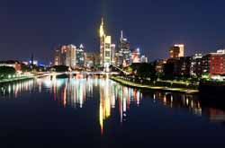 Leinwand Bild Frankfurt Skyline Wasser Spieglung Farben Städte City
